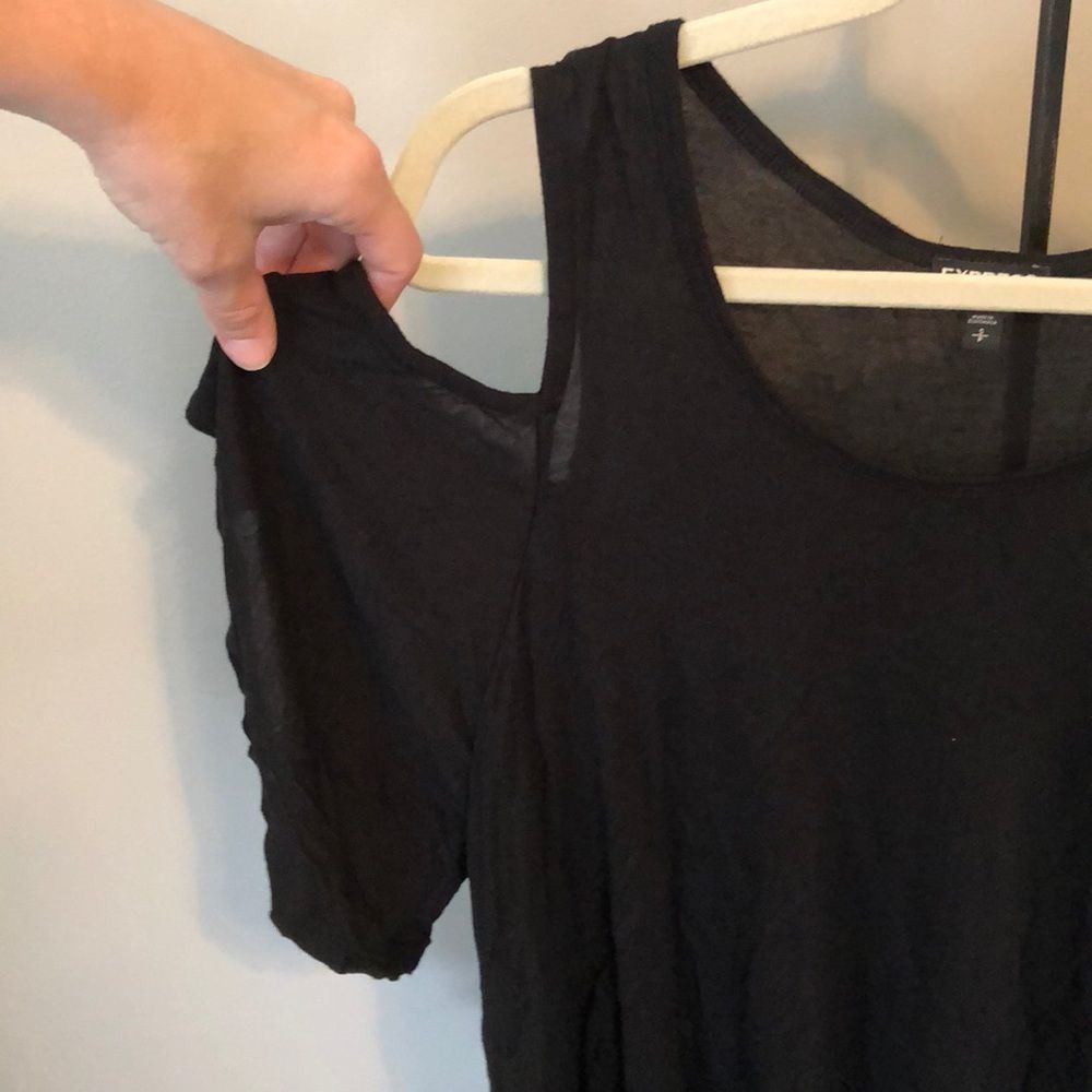 Express cold shoulder tee - Picture 2 of 3